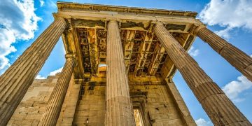 Akropolis: Şehrin En Yüksek Noktası